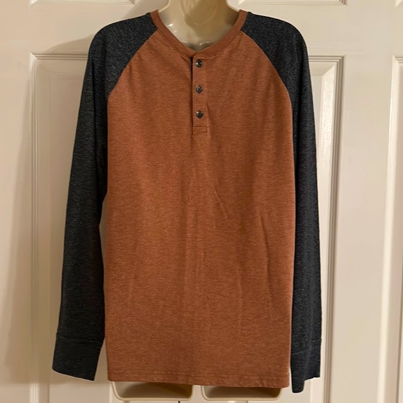Men’s Banana Republic long sleeve Henley T-shirt - Picture 1 of 3